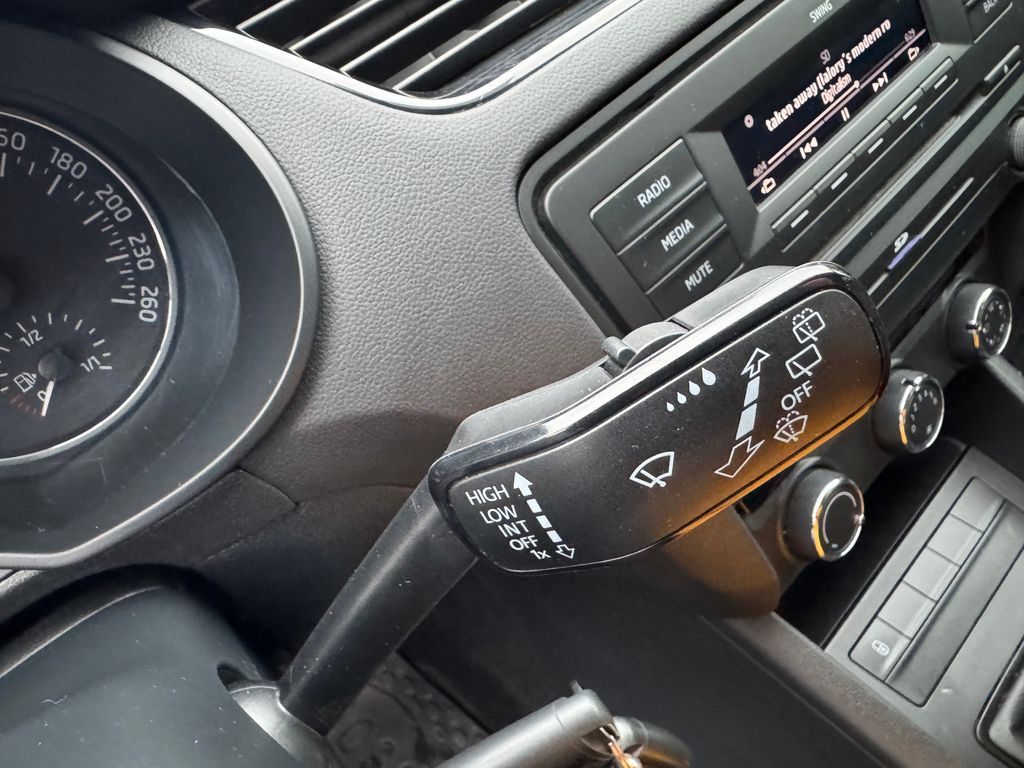 skoda-octavia-combi-1-2-tsi-active - 9
