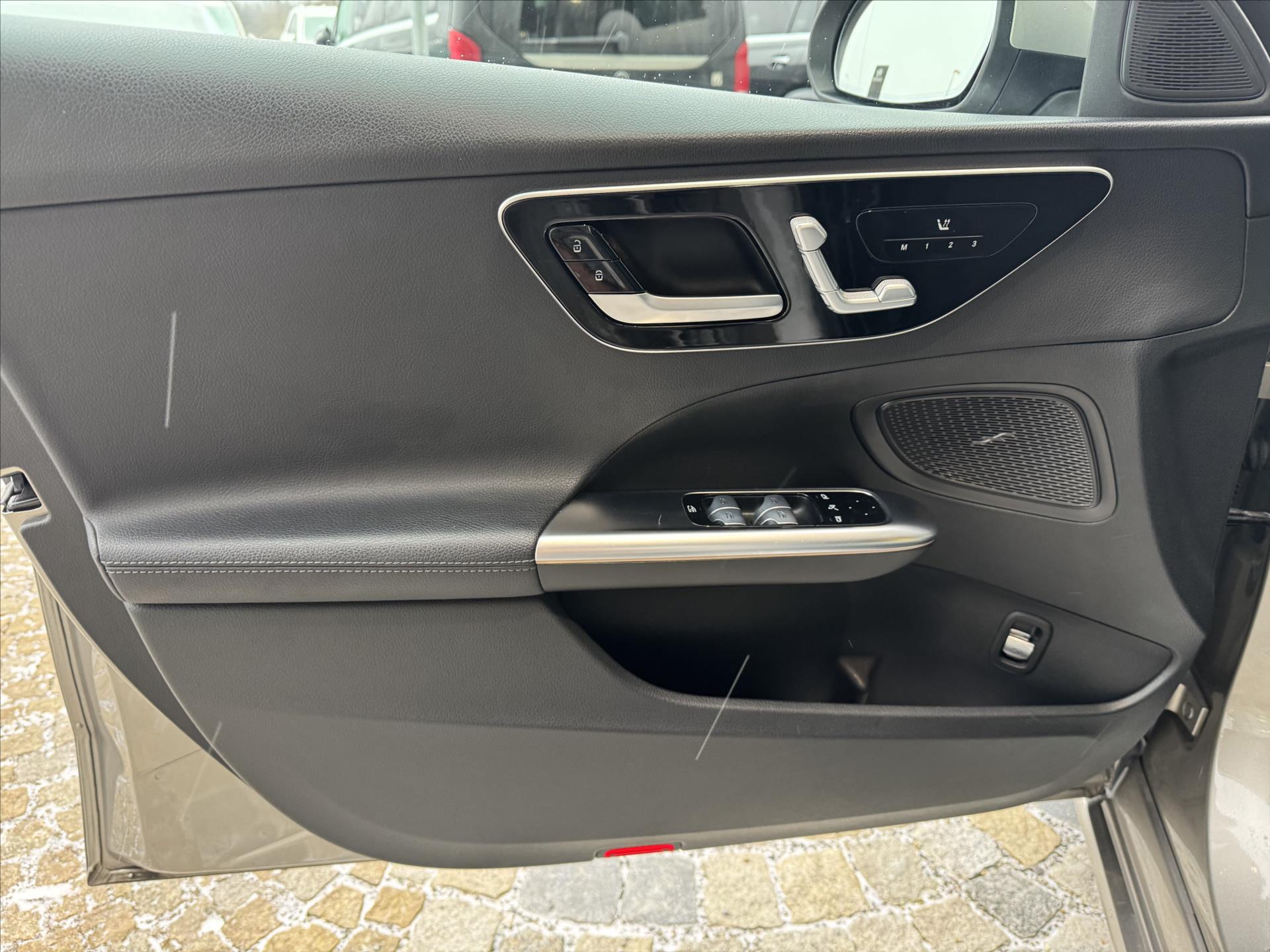 mercedes-benz-tridy-c-c-220d - 3
