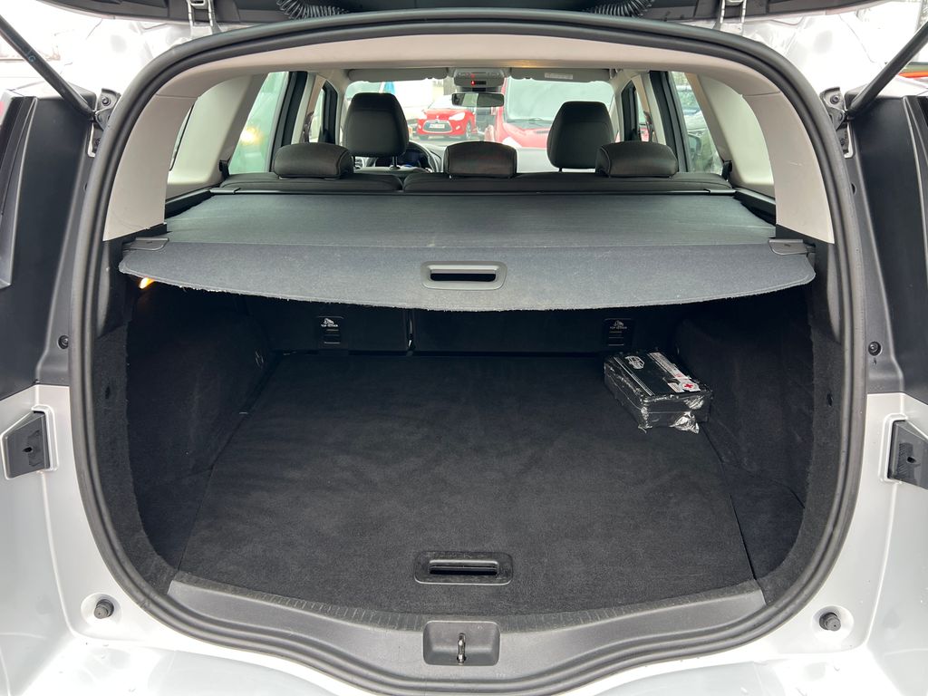 renault-grand-scenic-1-7-bdci-120k-zaruka-servis - 5