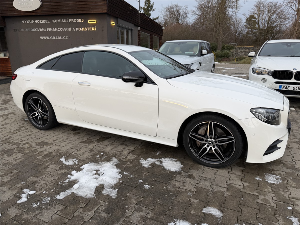 mercedes-benz-tridy-e-220d-4matic-amg - 3