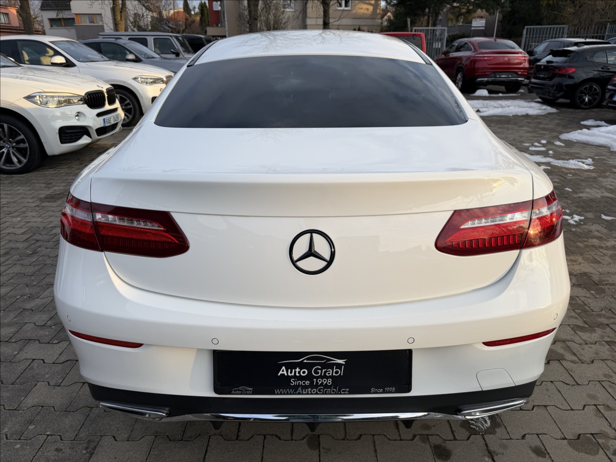 mercedes-benz-tridy-e-220d-4matic-amg - 5