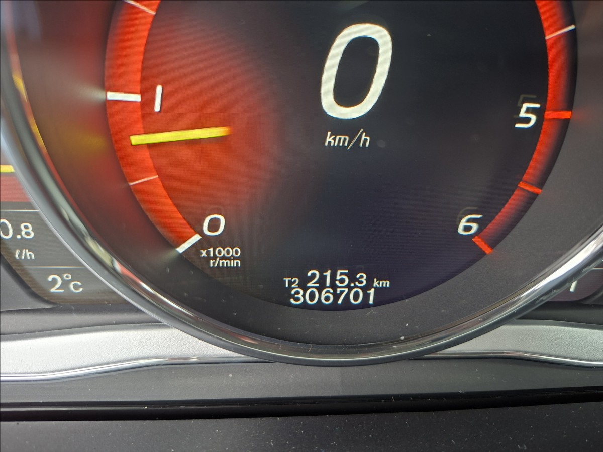 volvo-xc60-2-4-d5-awd - 6