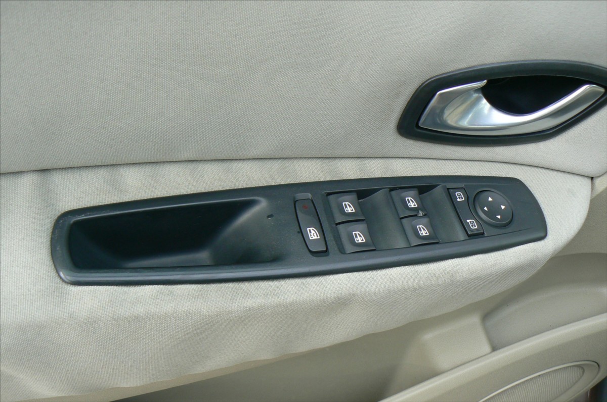 renault-grand-scenic-1-6-5-mist - 8