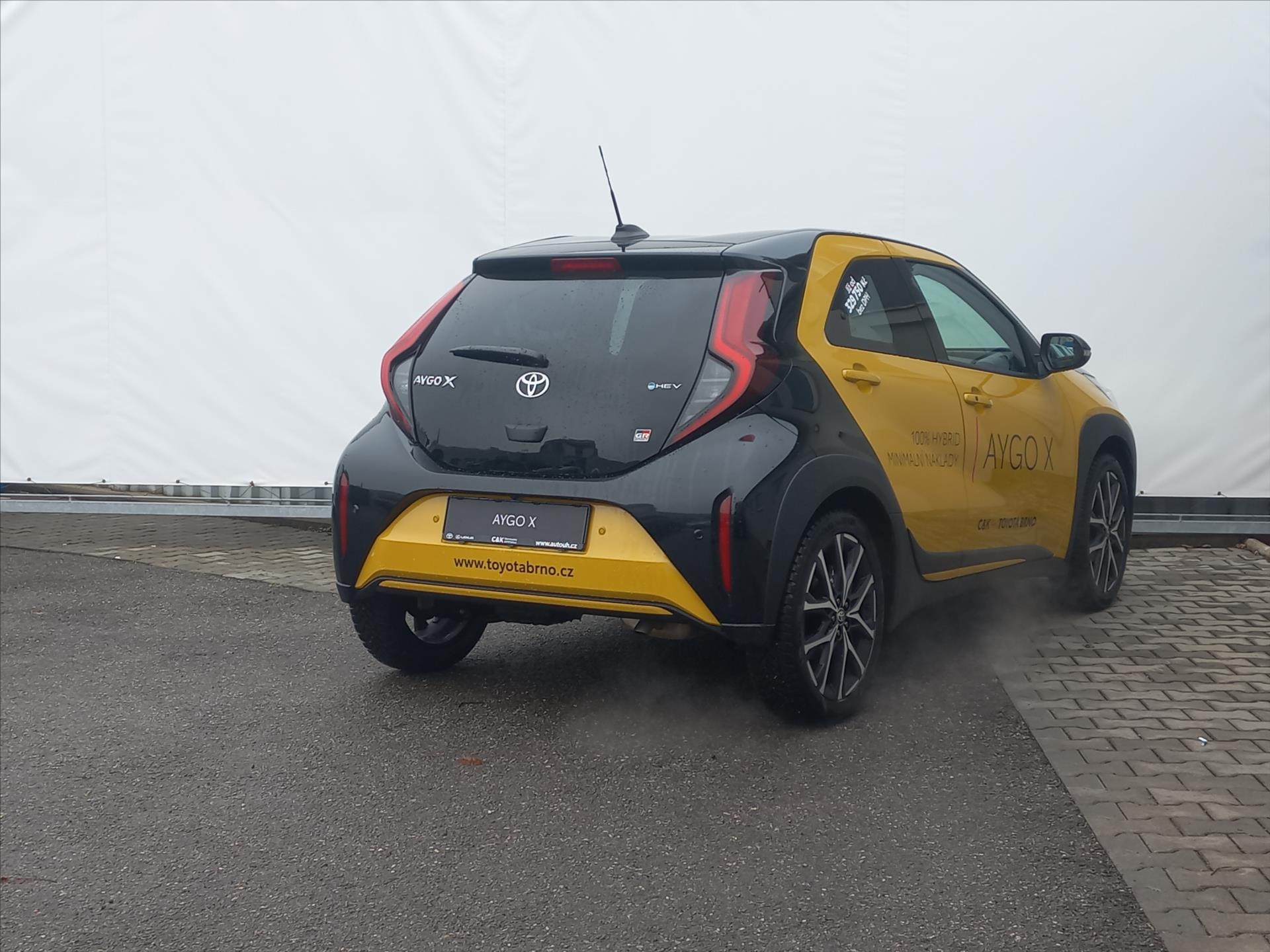 toyota-aygo-1-5-hybrid-e-cvt-115k-x-gr-sport - 2