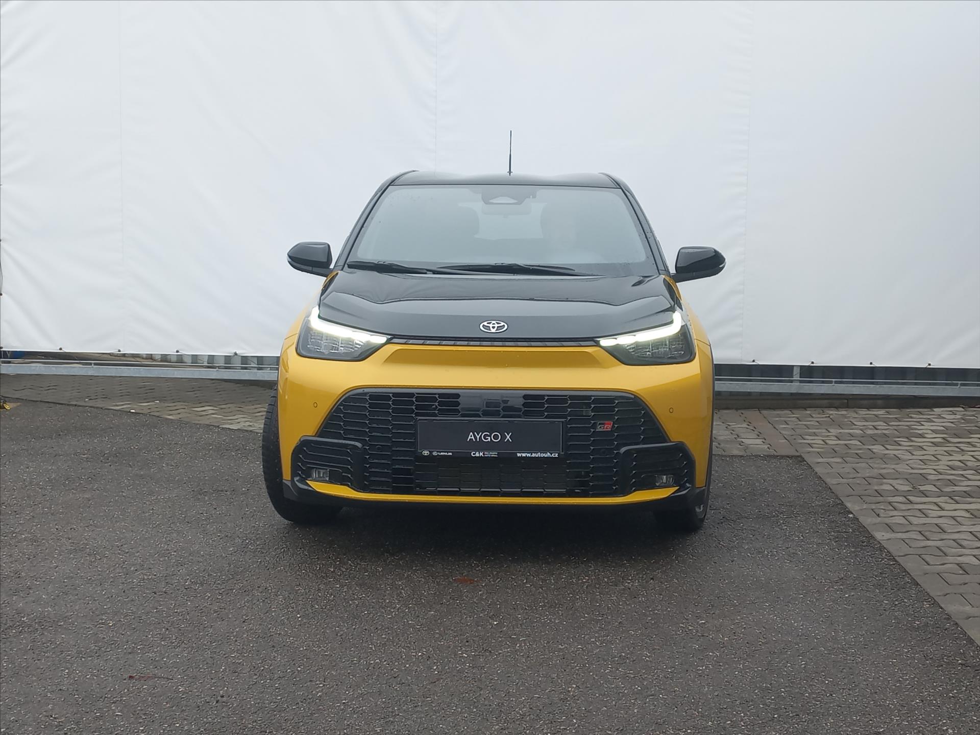 toyota-aygo-1-5-hybrid-e-cvt-115k-x-gr-sport - 3