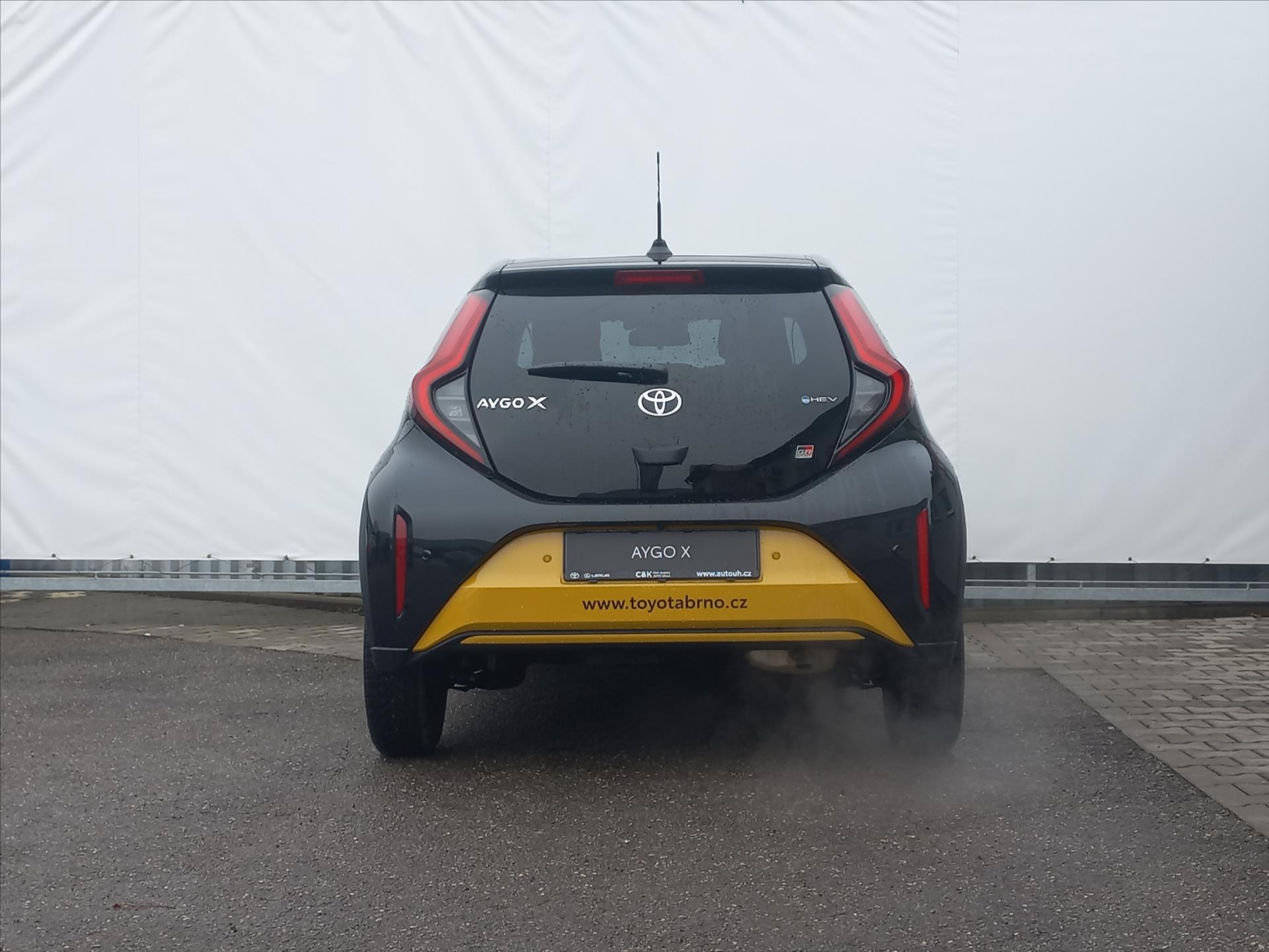 toyota-aygo-1-5-hybrid-e-cvt-115k-x-gr-sport - 5
