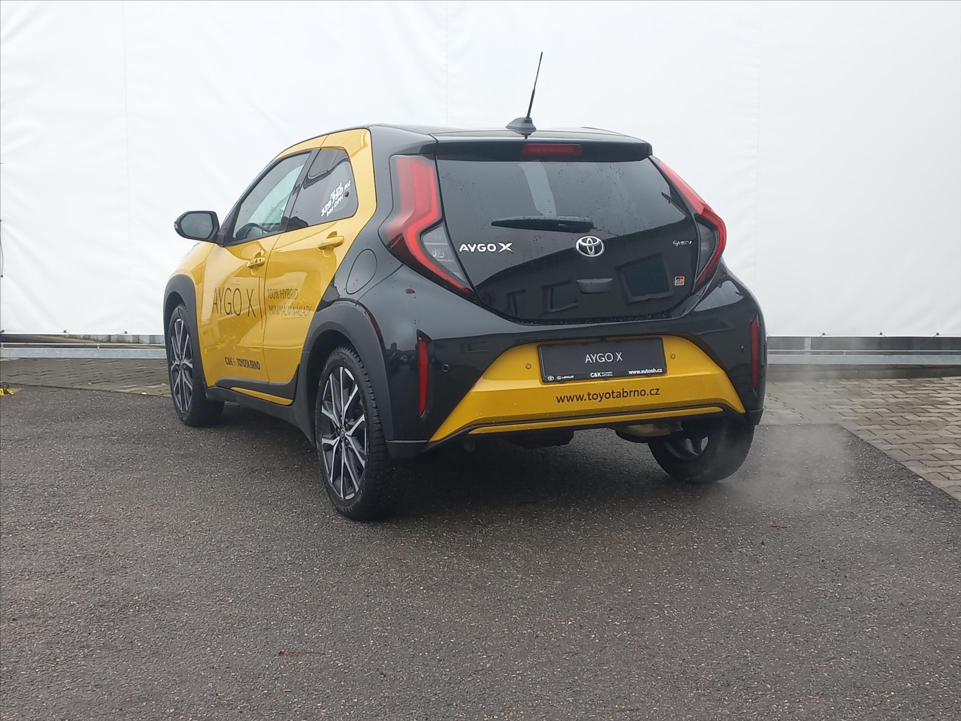toyota-aygo-1-5-hybrid-e-cvt-115k-x-gr-sport - 6