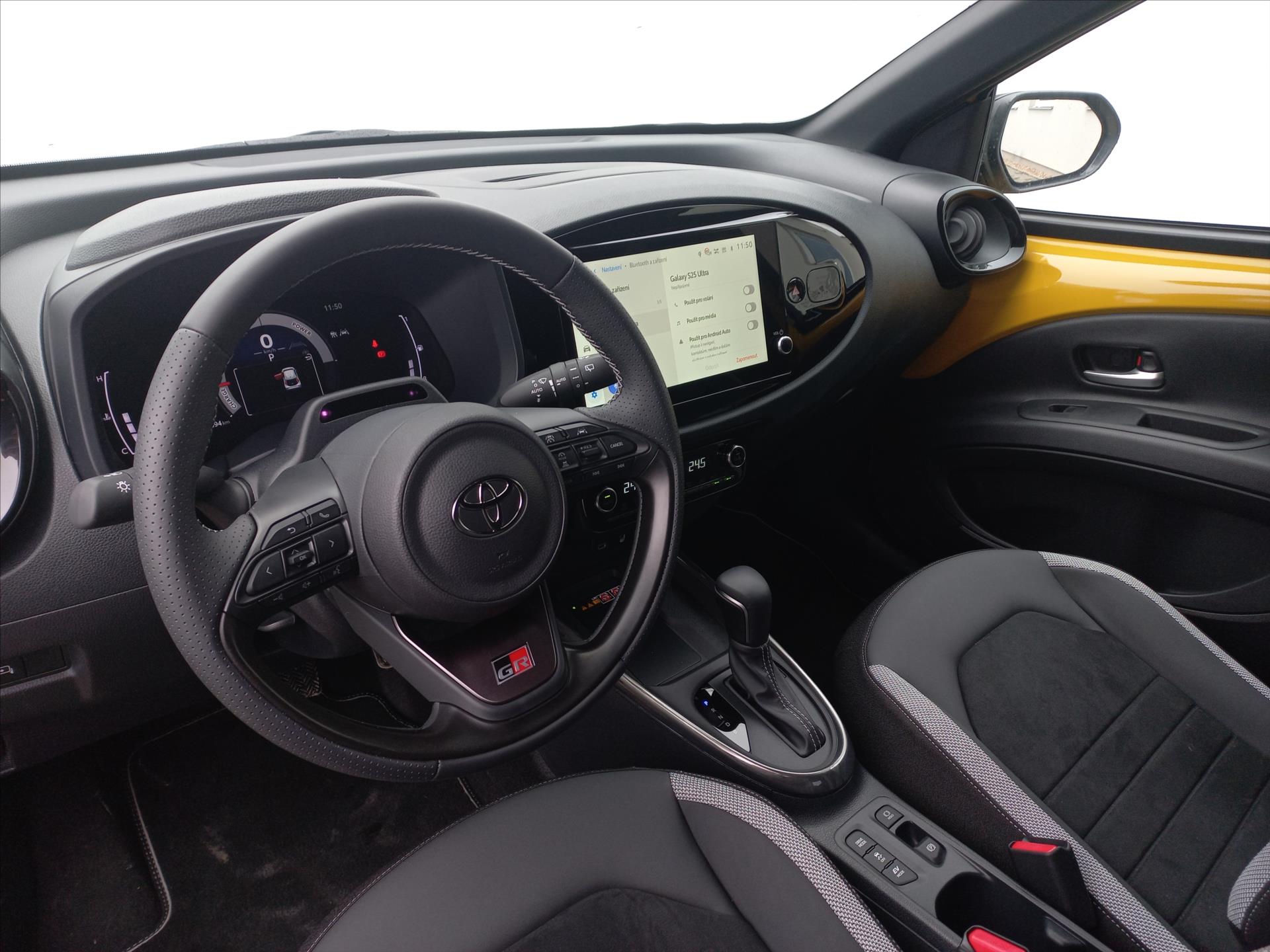 toyota-aygo-1-5-hybrid-e-cvt-115k-x-gr-sport - 9