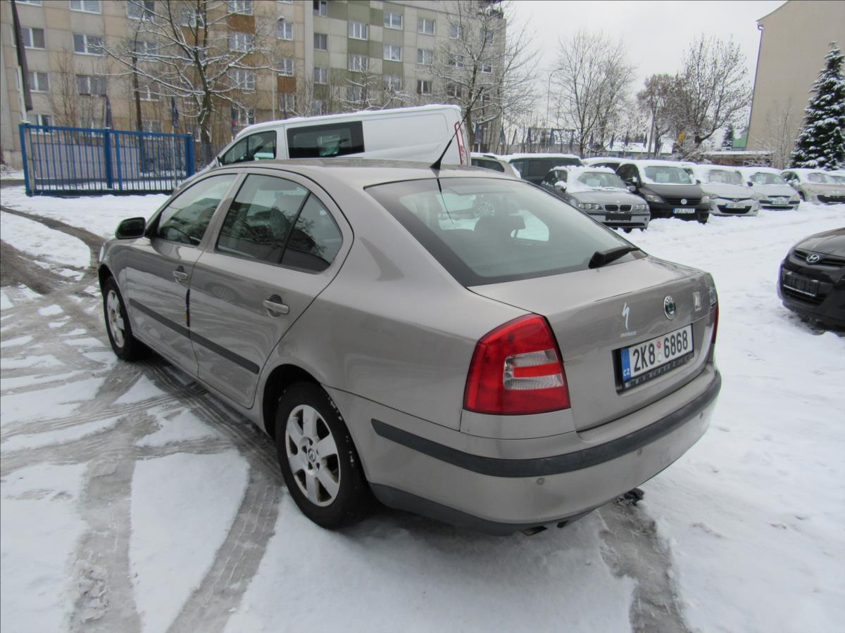 skoda-octavia-1-6-fsi-85kw-sedan - 3