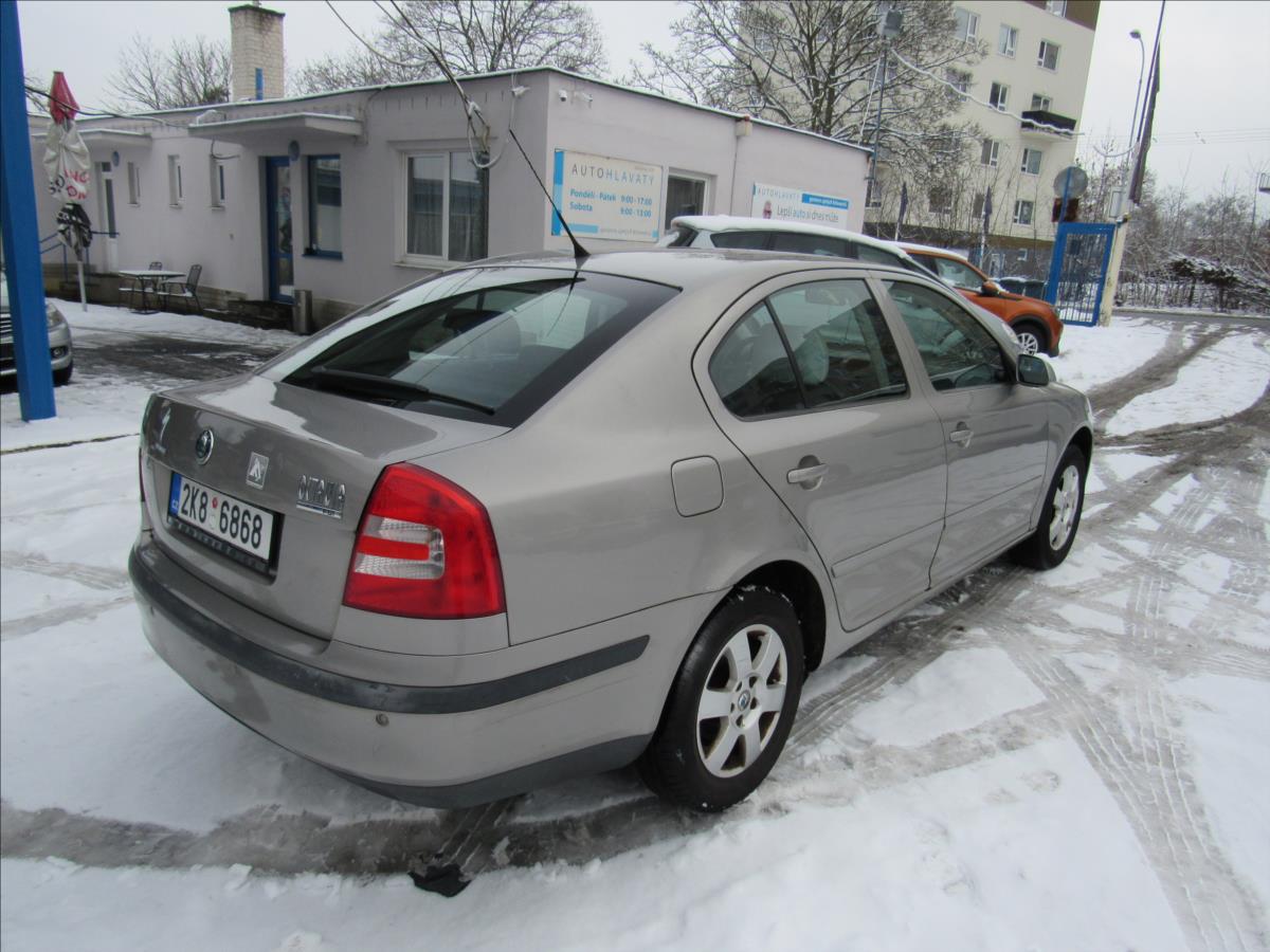 skoda-octavia-1-6-fsi-85kw-sedan - 5