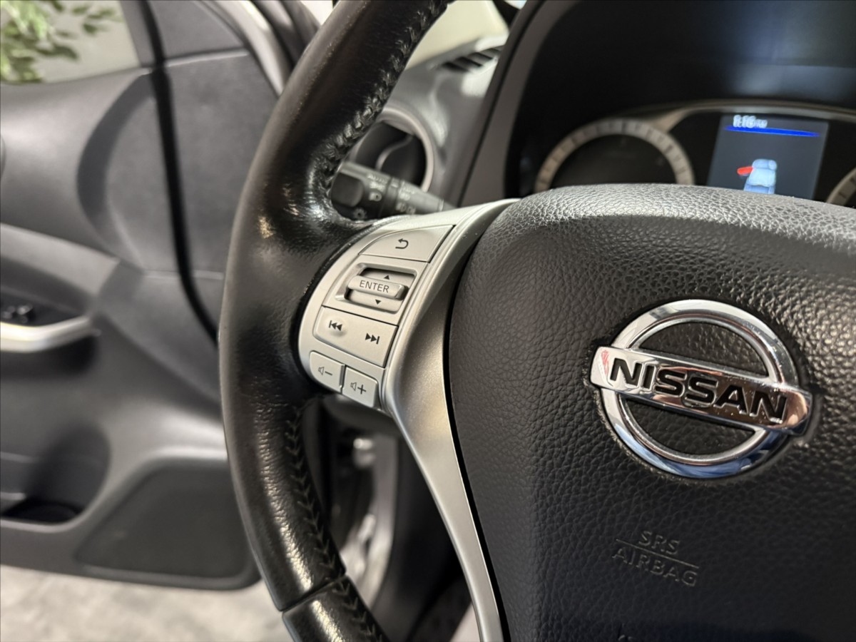 nissan-navara-2-3-d-tekna-at-double-dph - 9