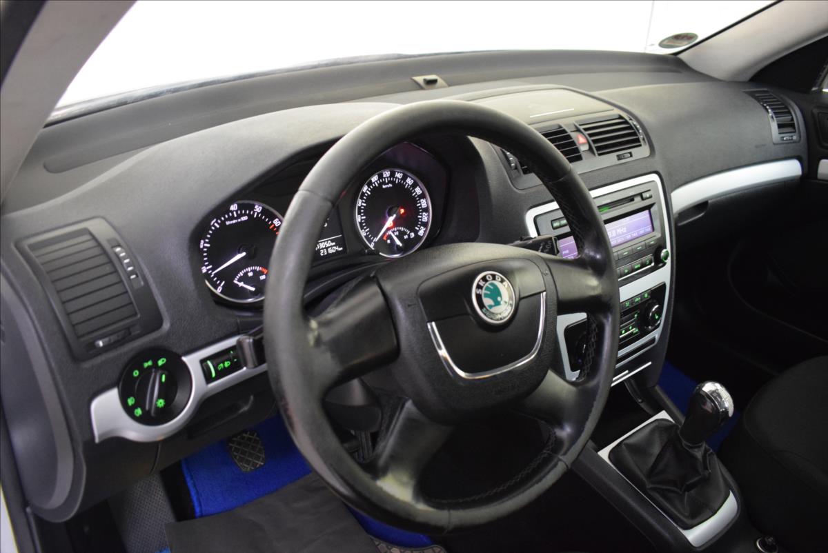 skoda-octavia-1-4-tsi-bez-koroze-super-stav - 8