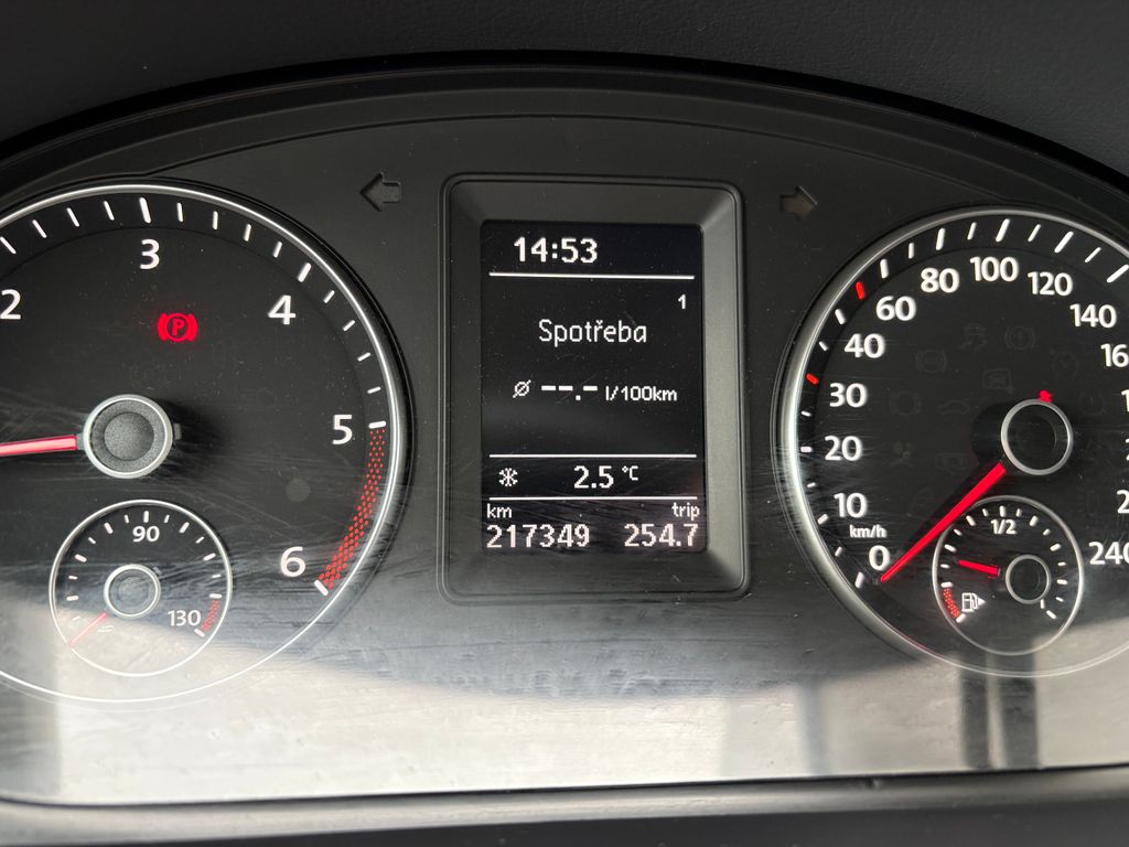 volkswagen-touran-1-6tdi-77kw-tazne - 8