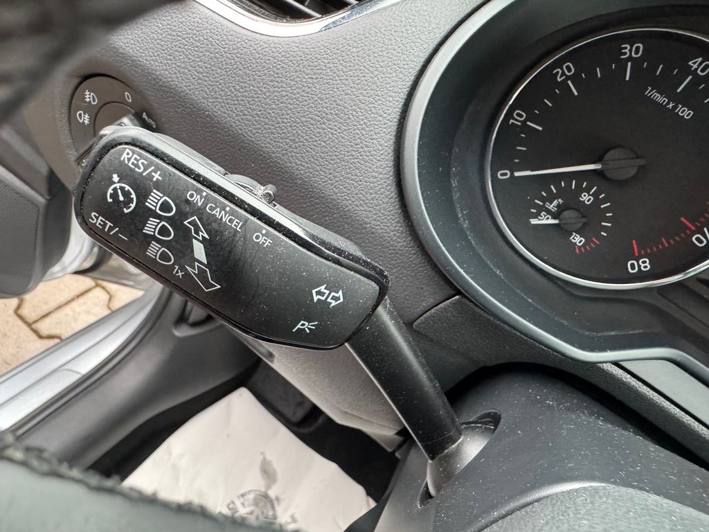skoda-octavia-combi-1-4-tsi-dsg-ambition-joy - 8