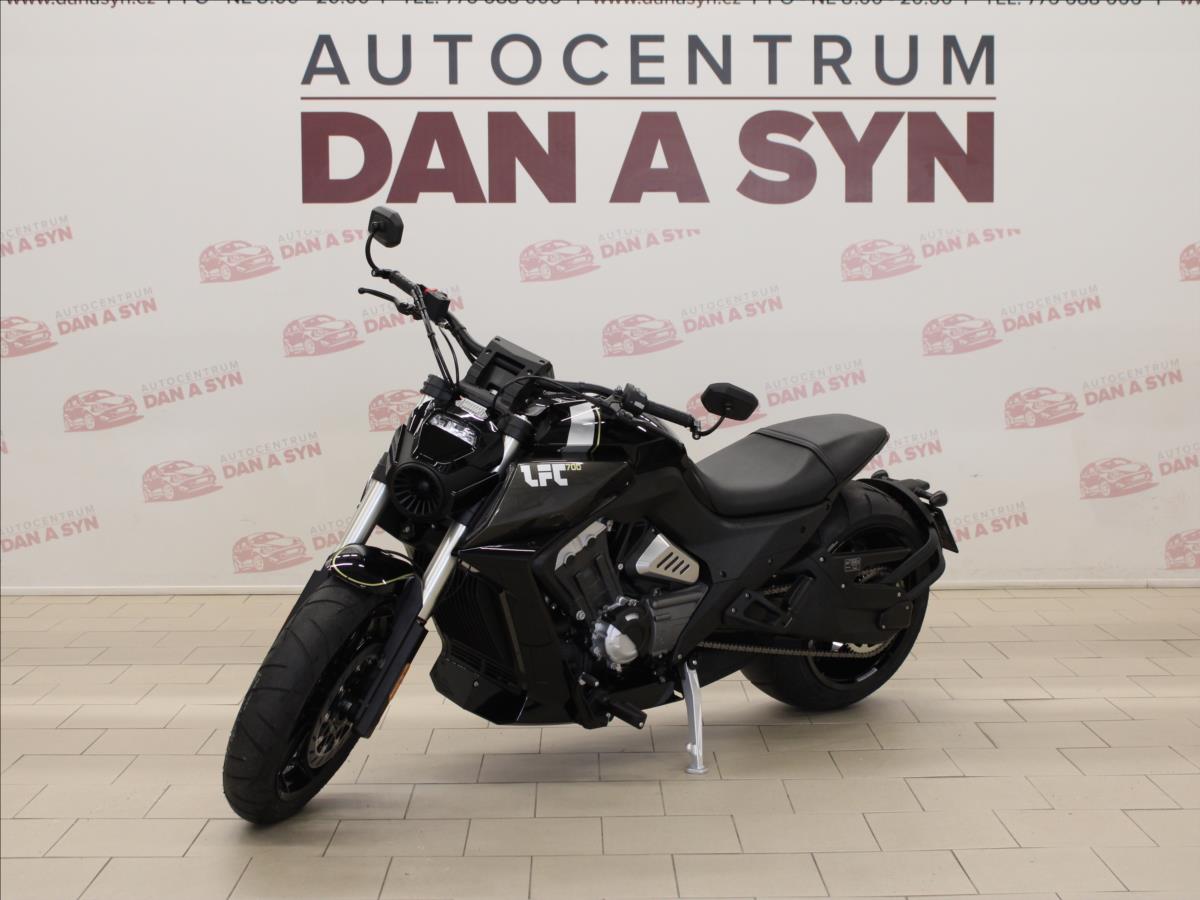 Keeway 0,7 BENDA LFC 700 TOP CRUISER