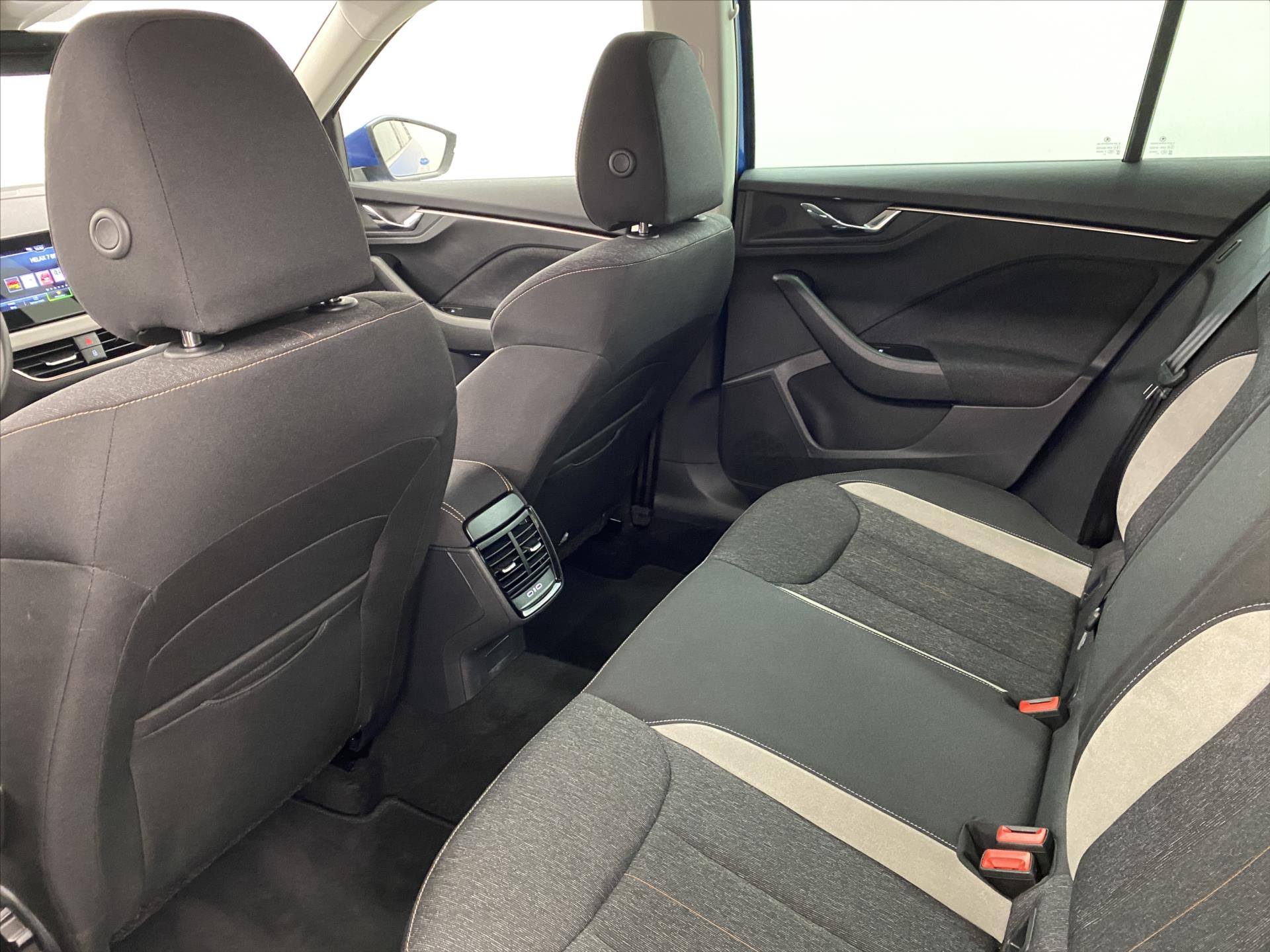 skoda-kamiq-1-0-tsi-85kw-top-selection - 5