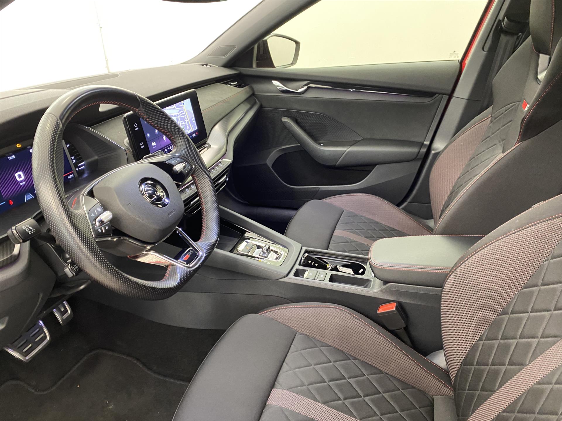 skoda-octavia-2-0-tdi-147kw-dsg-rs - 4