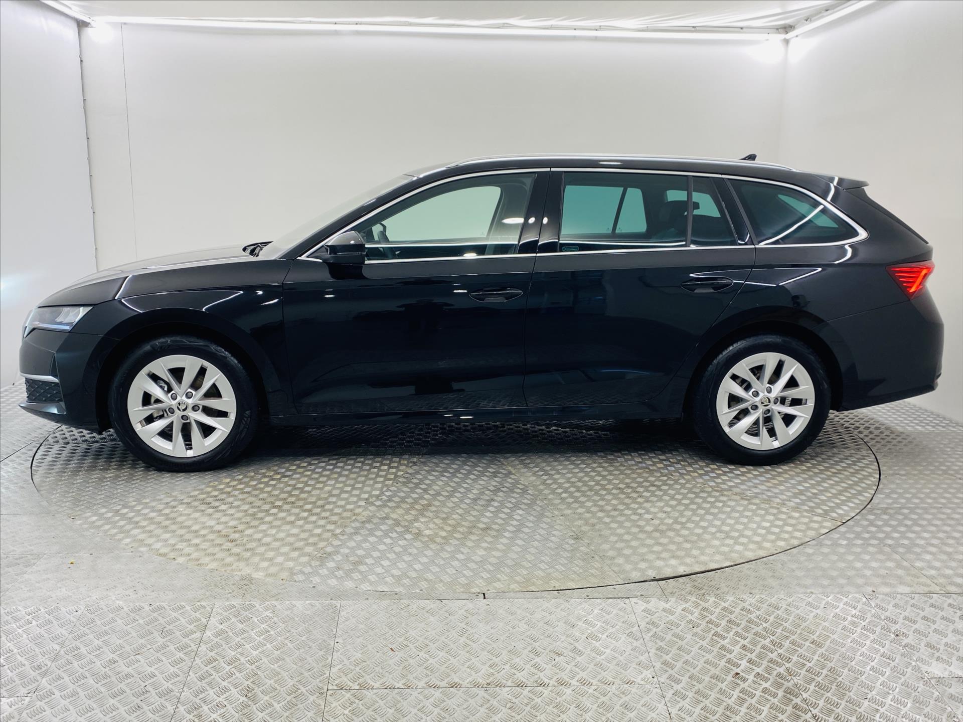 skoda-octavia-1-5-tsi-85kw-top-selection-dsg - 2