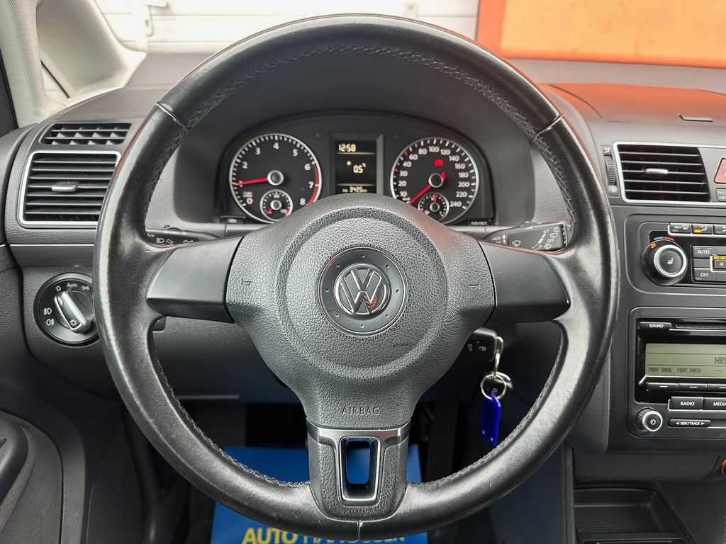 volkswagen-touran-1-2-tsi-77kw-serviska-tazne - 9