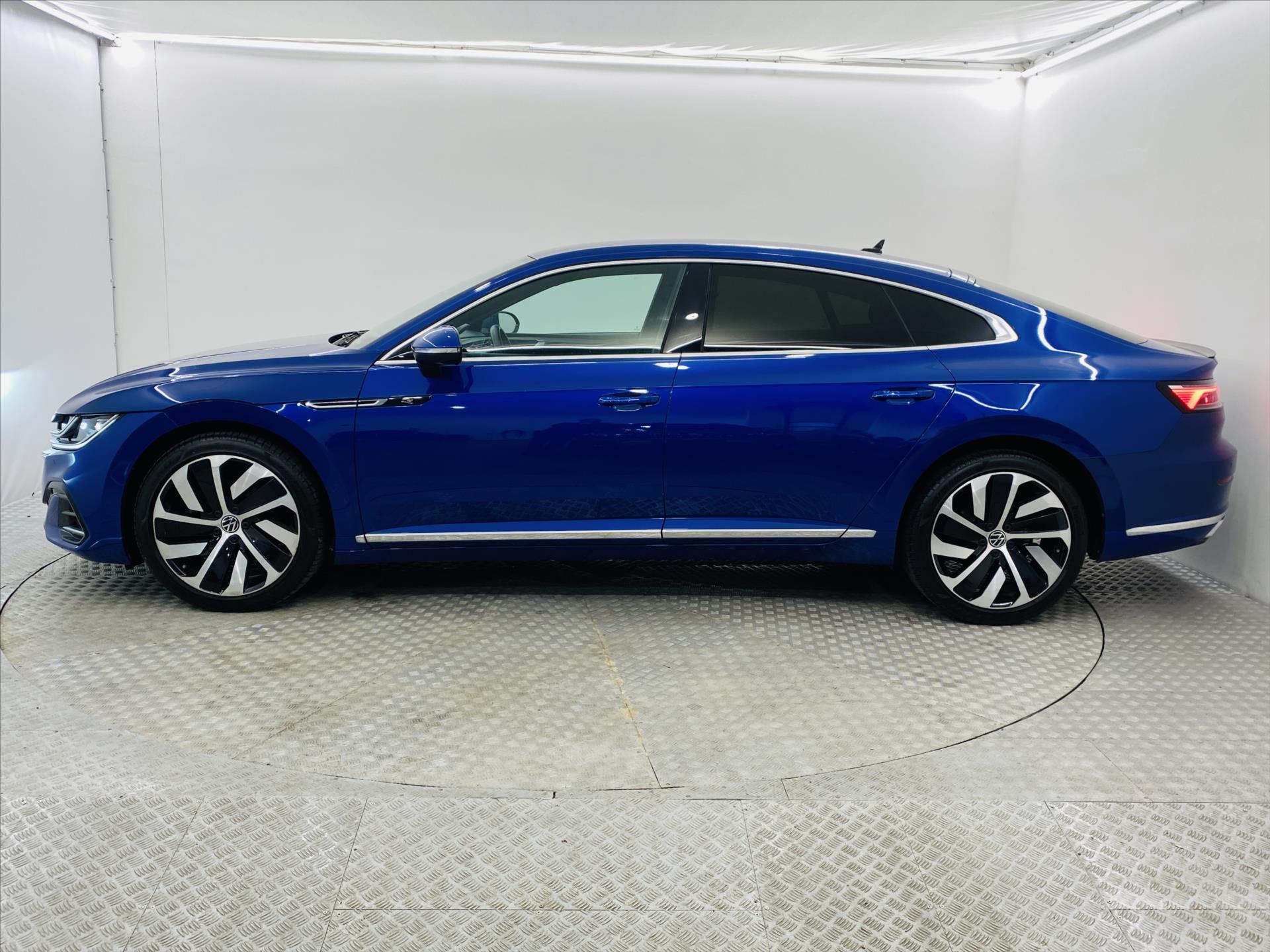 volkswagen-arteon-2-0-tdi-147kw-dsg-r-line - 2