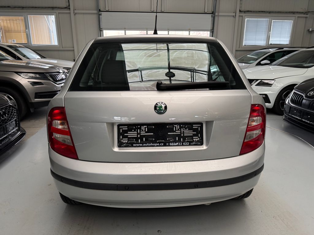 skoda-fabia-1-4-16v-elegance - 4
