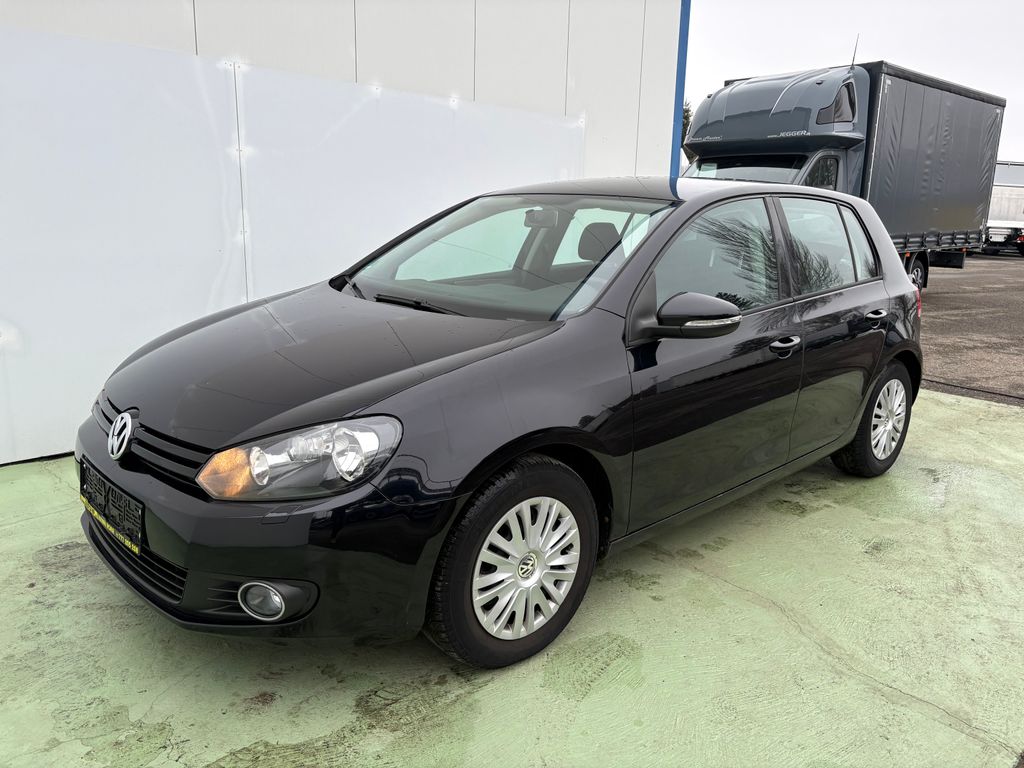 volkswagen-golf-1-6-75kw-aut-klima-vyhrevy - 2