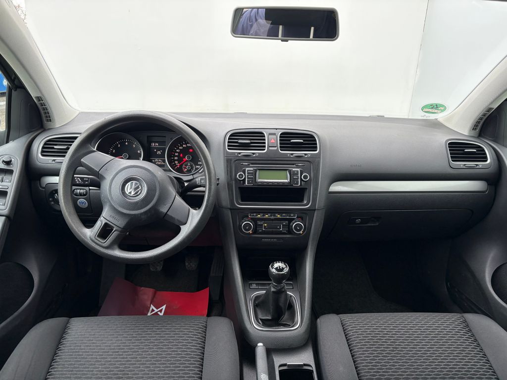 volkswagen-golf-1-6-75kw-aut-klima-vyhrevy - 4