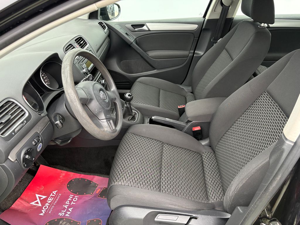 volkswagen-golf-1-6-75kw-aut-klima-vyhrevy - 5