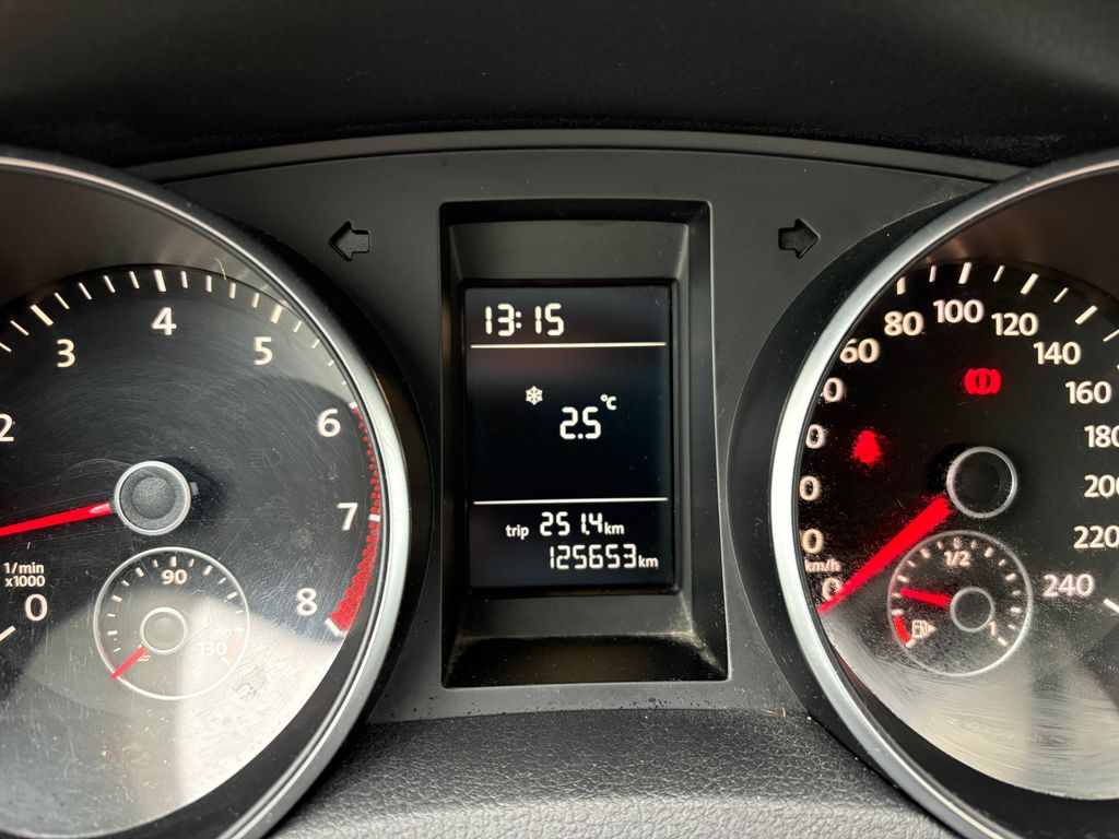 volkswagen-golf-1-6-75kw-aut-klima-vyhrevy - 8