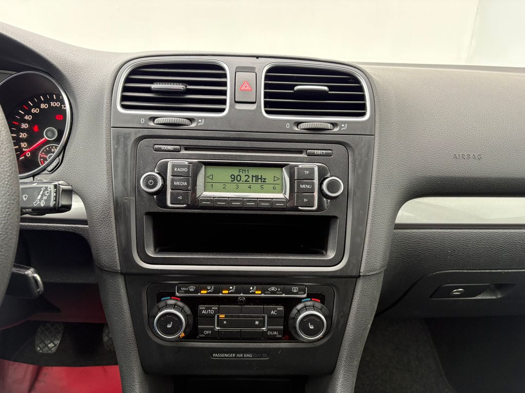 volkswagen-golf-1-6-75kw-aut-klima-vyhrevy - 9