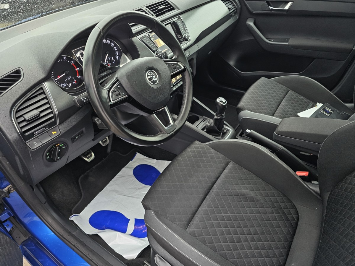 skoda-fabia-iii-1-2tsi-style-panorama - 9