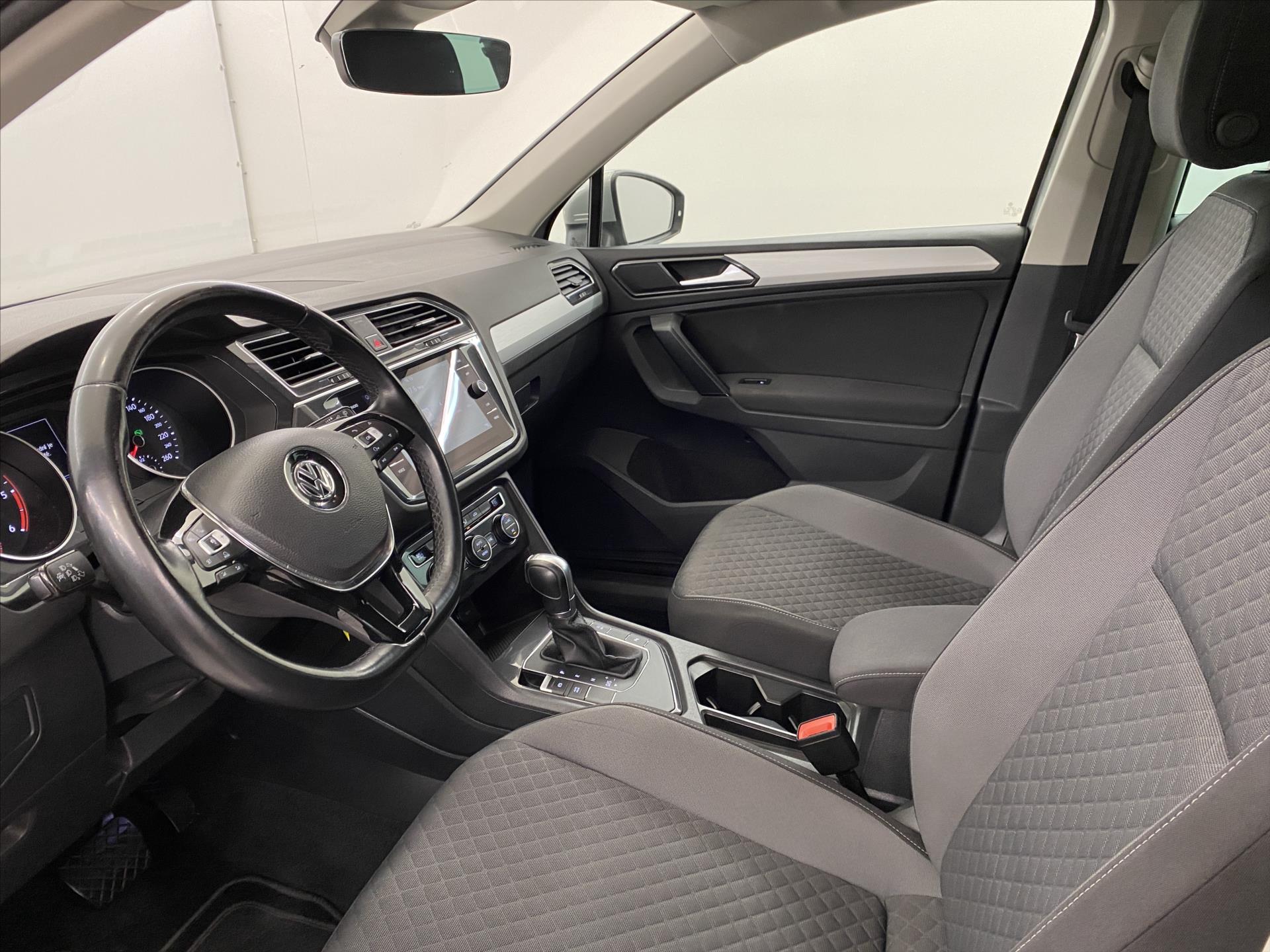 volkswagen-tiguan-2-0-comfotline-dsg - 4