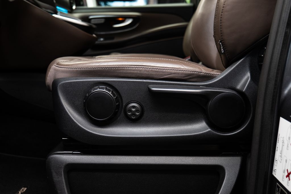 mercedes-benz-tridy-v-d-airmatic-4matic-pano-burmest - 7