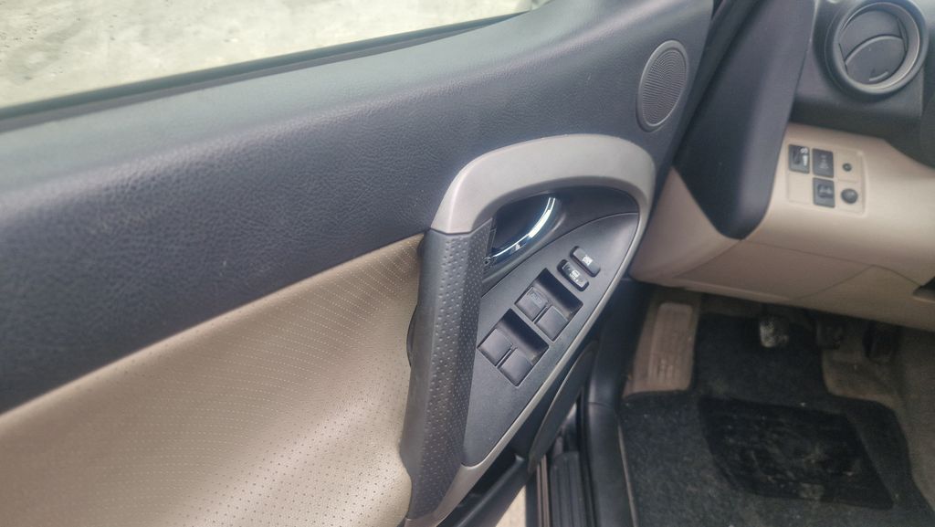 toyota-rav4-2-2-d - 8