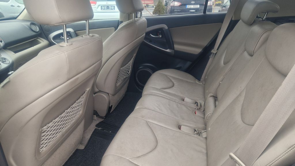 toyota-rav4-2-2-d - 9