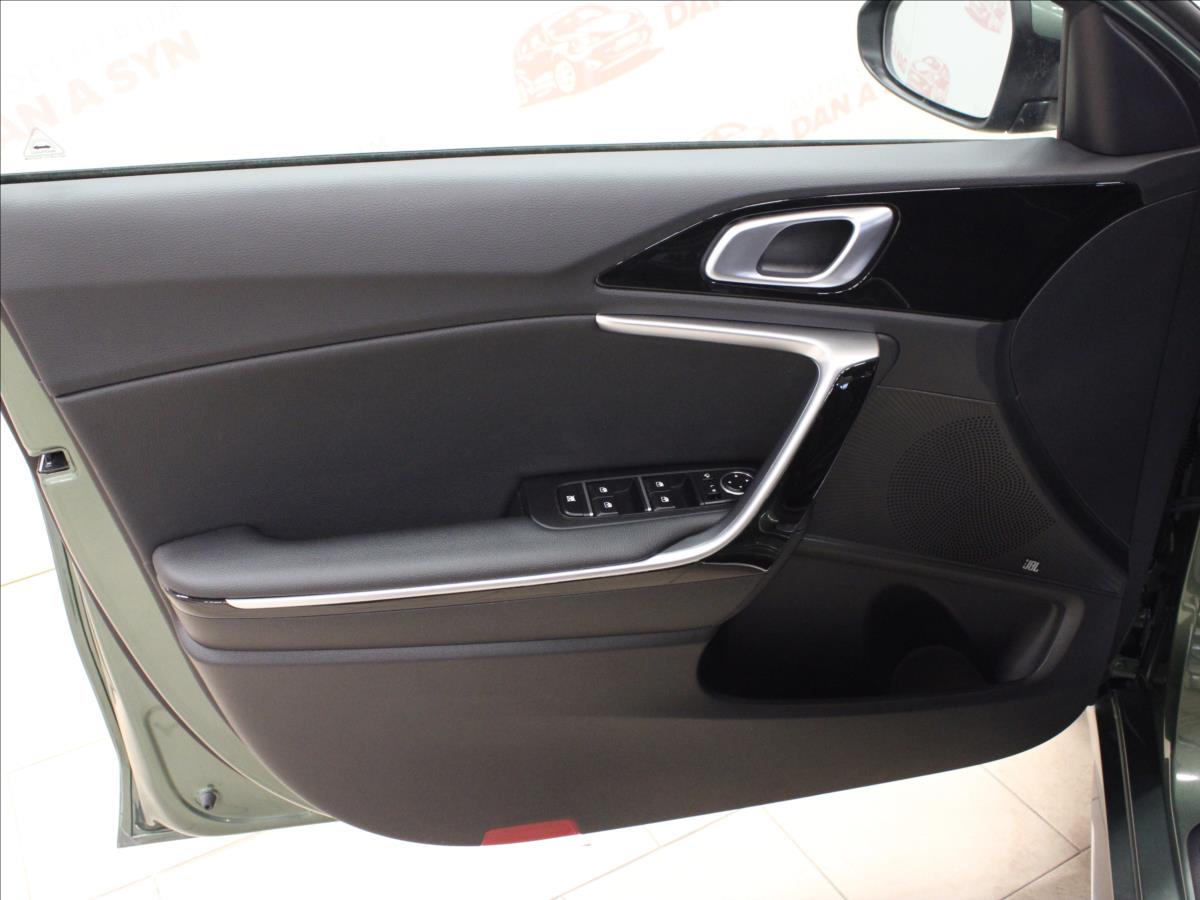 kia-proceed-1-5-t-gdi-gt-line-zanovni - 8