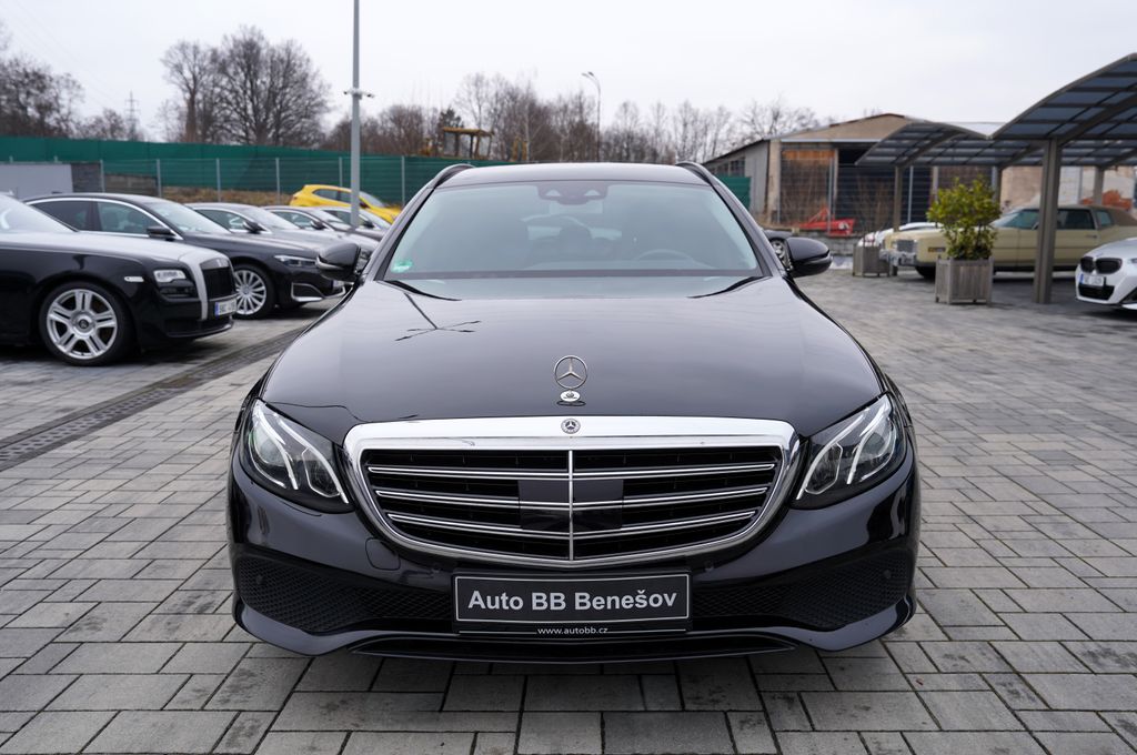 Mercedes-Benz Třídy E E 220d Avantgarde kombi/9AT