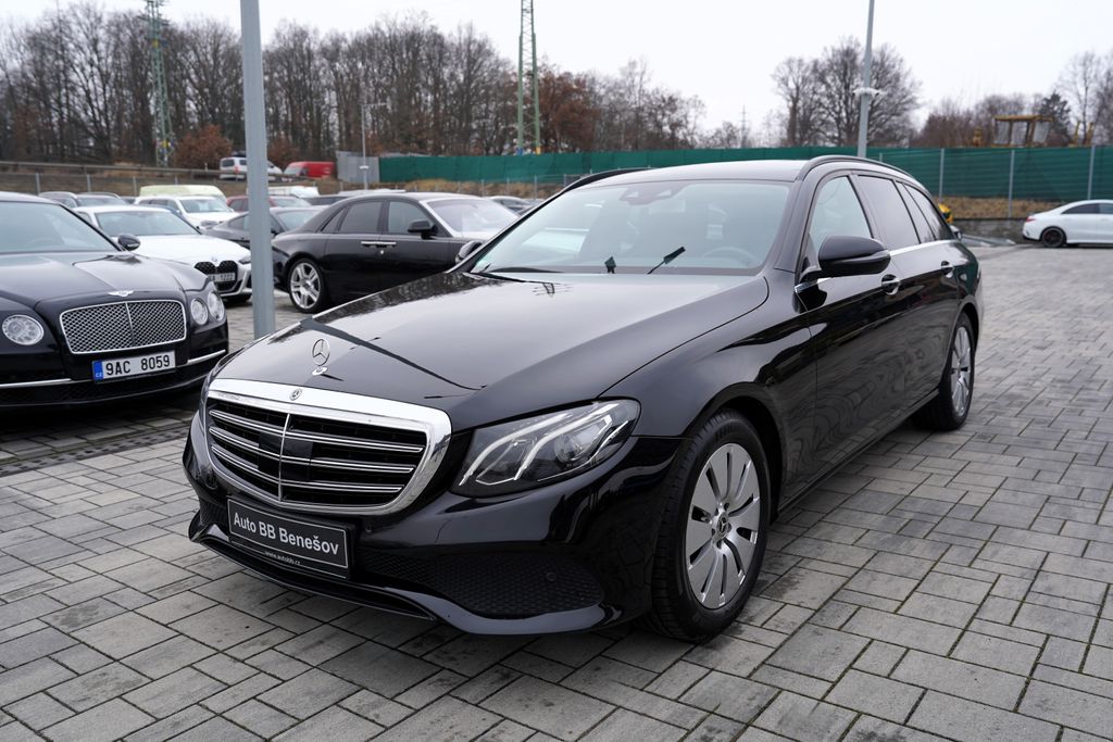 mercedes-benz-tridy-e-e-220d-avantgarde-kombi-9at - 1