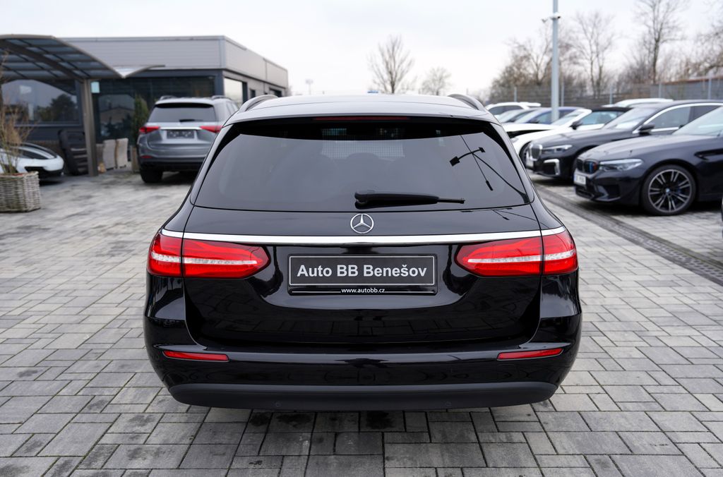 mercedes-benz-tridy-e-e-220d-avantgarde-kombi-9at - 4