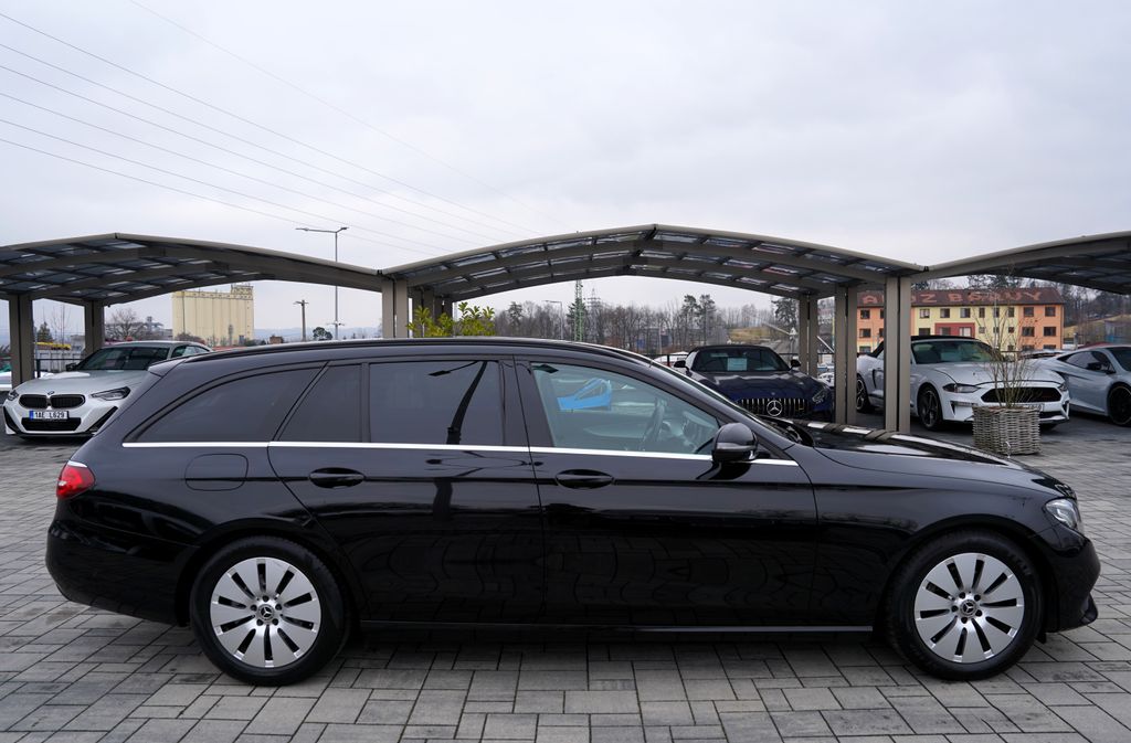 mercedes-benz-tridy-e-e-220d-avantgarde-kombi-9at - 6