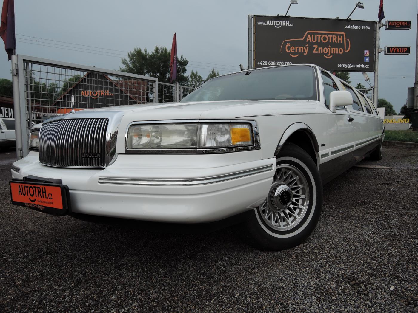 Lincoln Town Car 4,6 Limuzína 9.m Pronájem