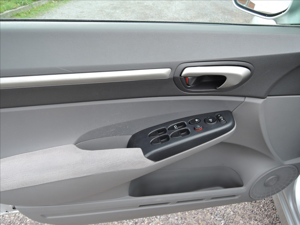 honda-civic-1-8-i-vtec-aut-sibr - 9