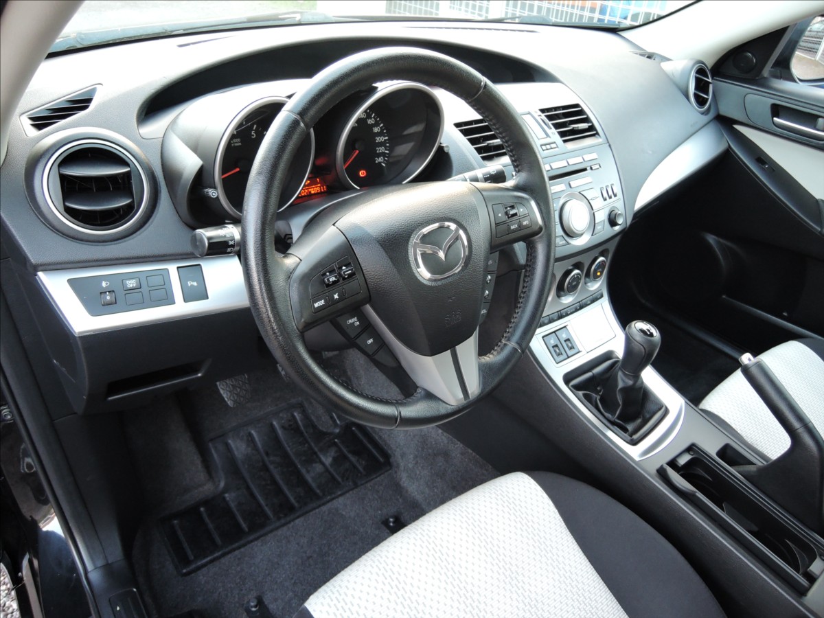 mazda-3-1-6-i-16v-90th-anniversary - 8