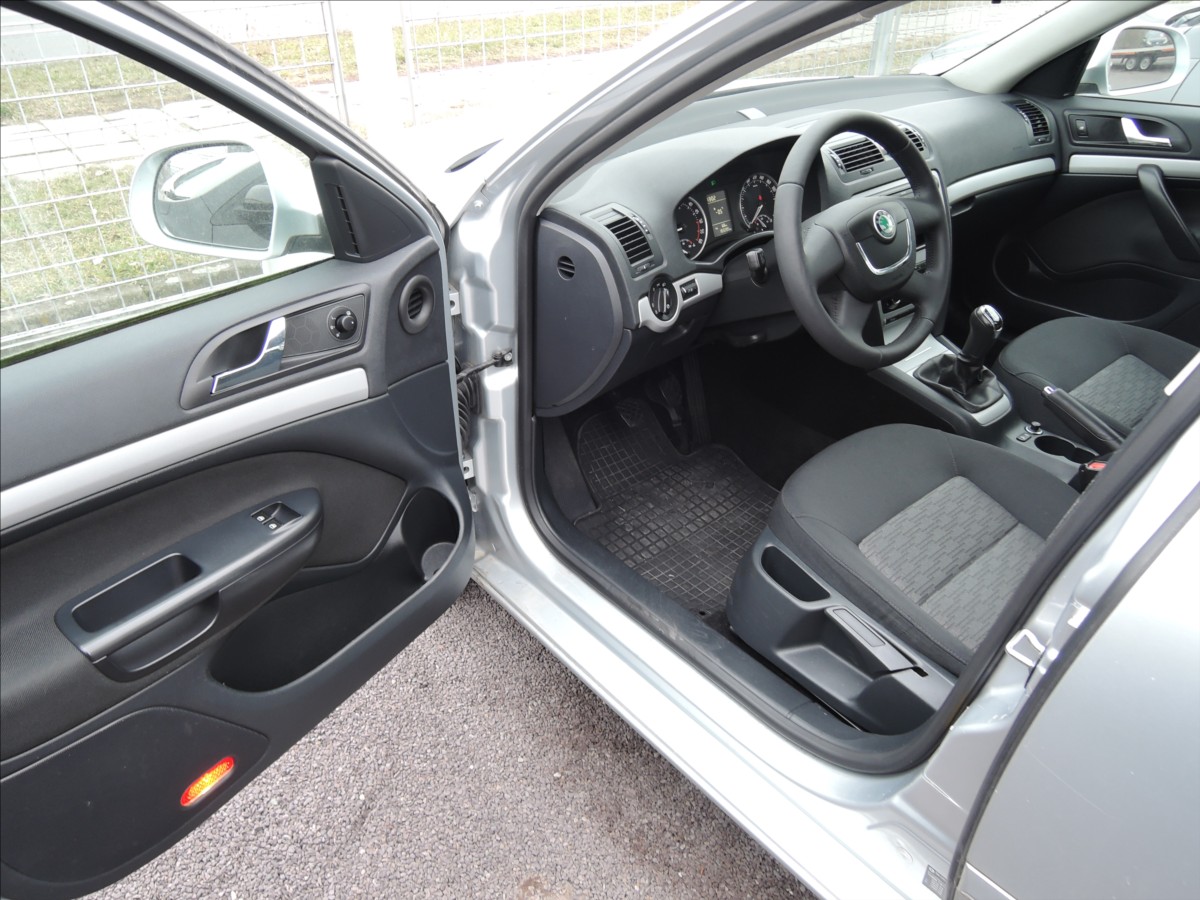 skoda-octavia-1-6-tdi-4x4-elegance - 7