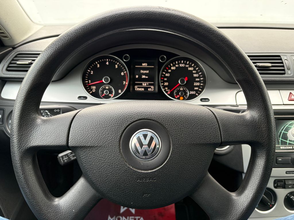 volkswagen-passat-1-4tsi-90kw-nosic-na-kola - 9