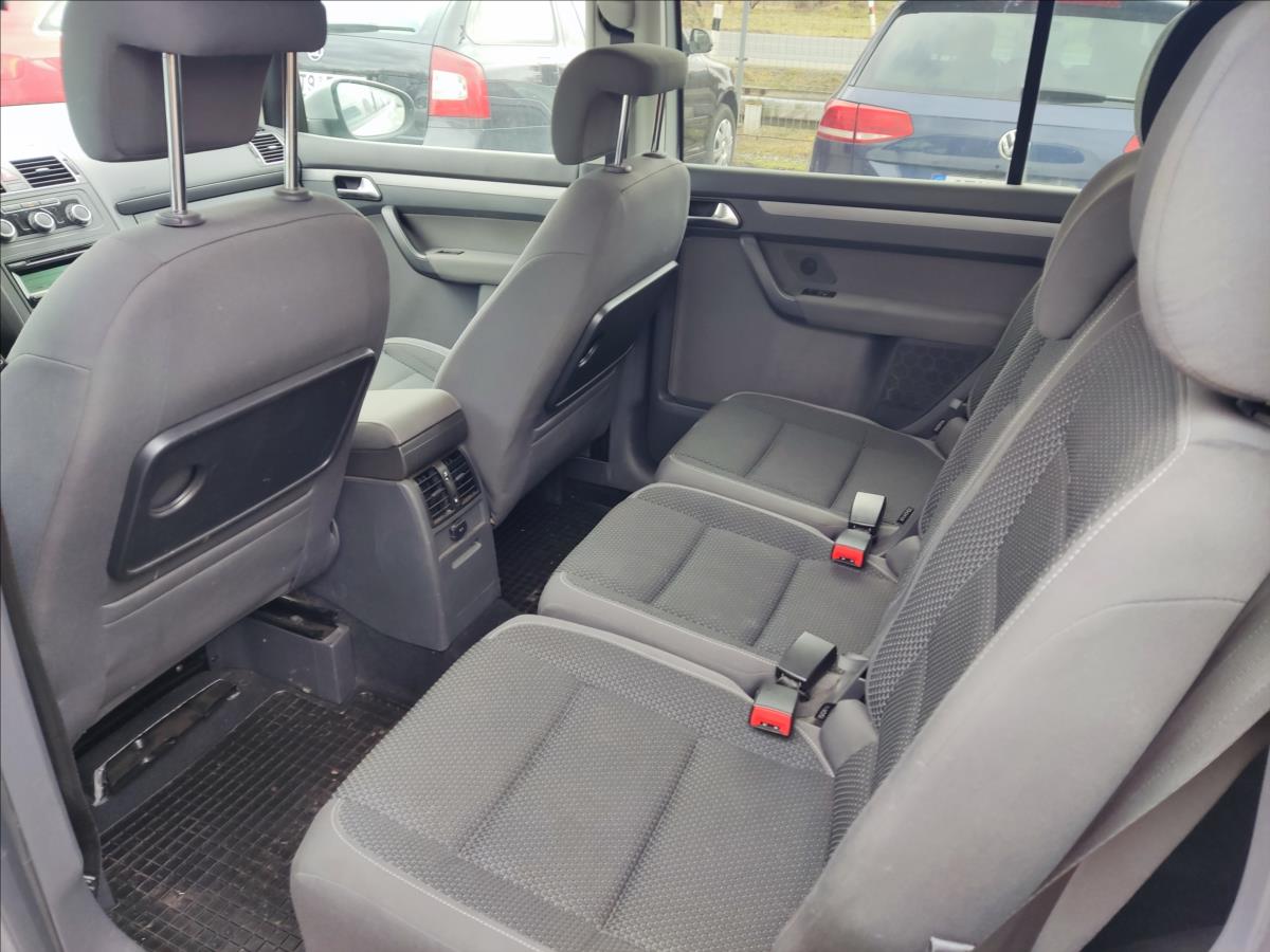 volkswagen-touran-2-0-tdi - 8