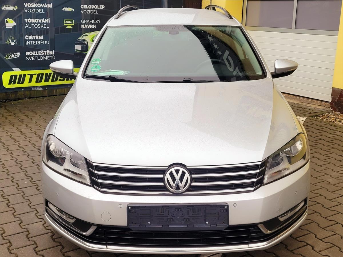 volkswagen-passat-1-4-serv-knizka-aut-parkovani - 1