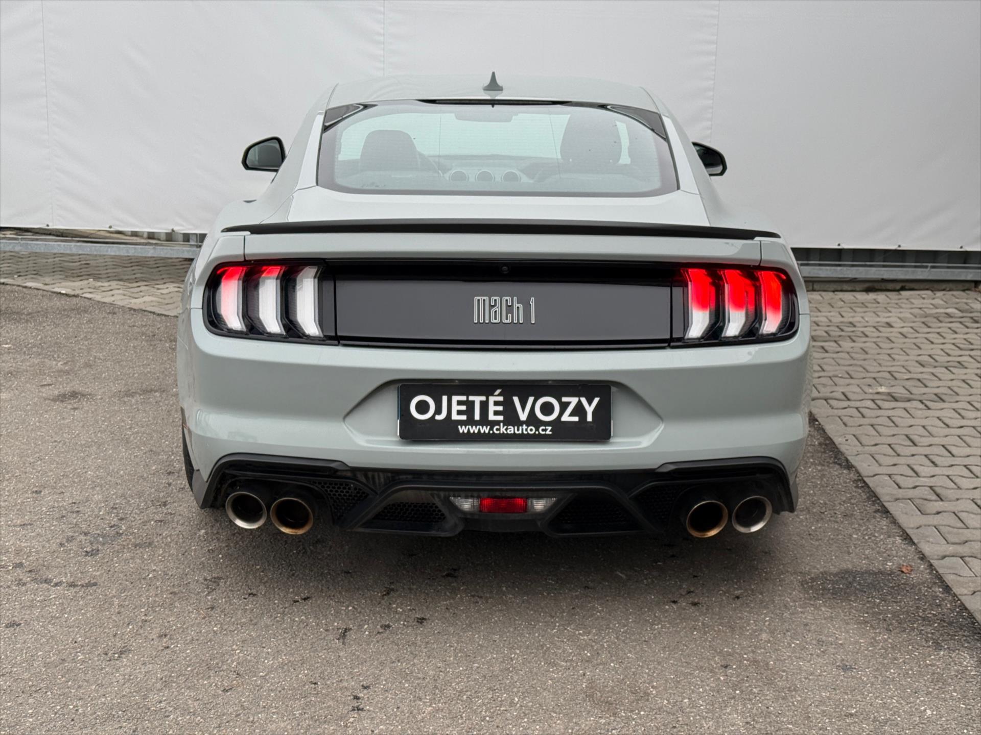 ford-mustang-5-0-mach-1 - 4