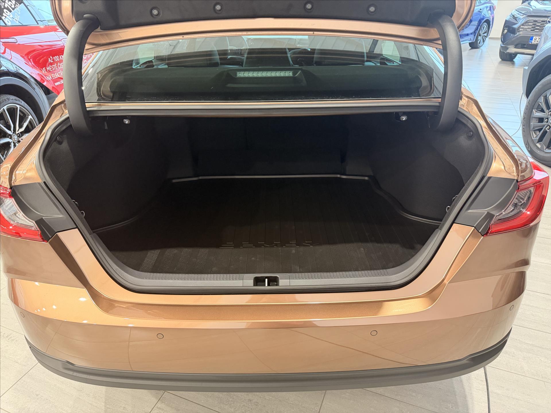 toyota-camry-2-5-hybrid-230k-prestige - 7