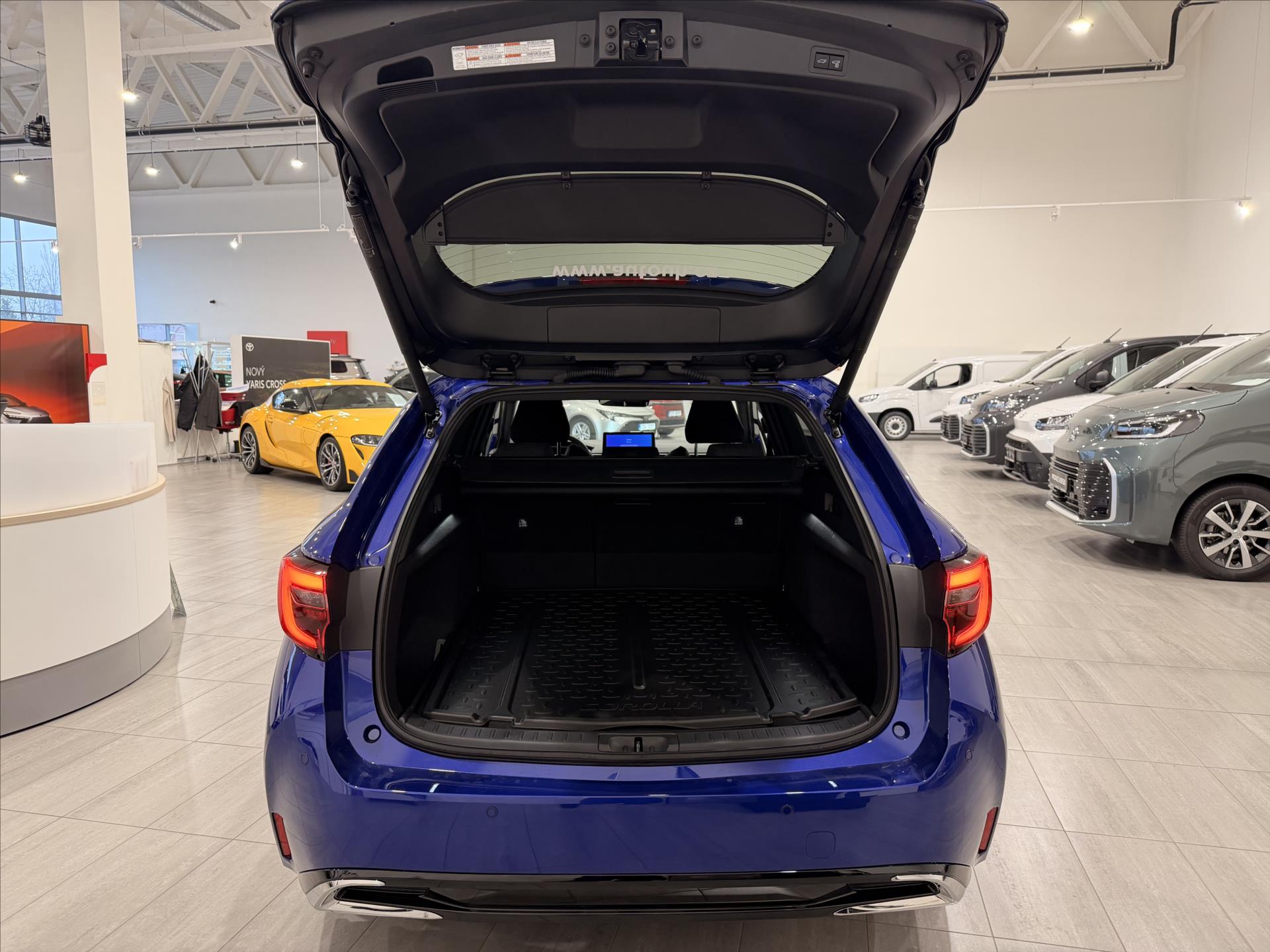 toyota-corolla-1-8-hybrid-140k-style - 4